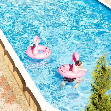 منتجع Neptun Osrodek Wypoczynkowy *